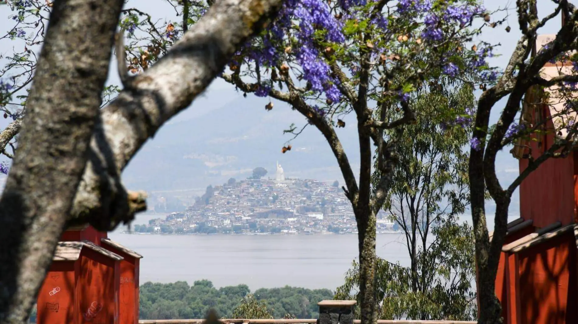 Vista al monumento a Morelos desde mirador Estribo Chico